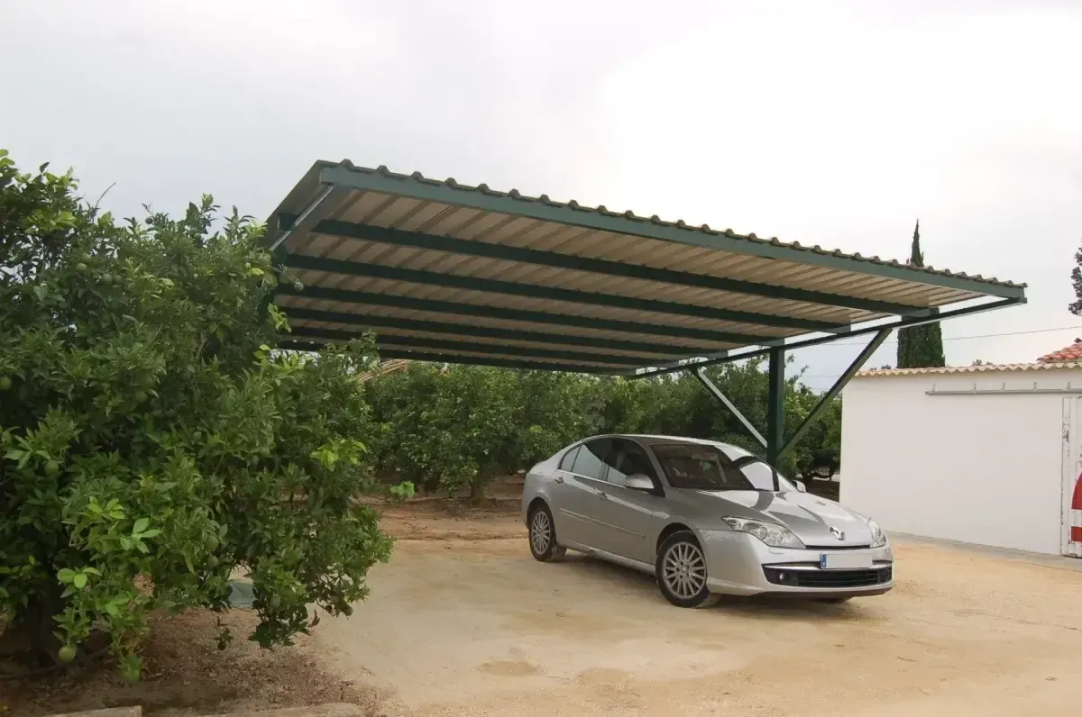 Construcción y colocación de pérgola para aparcamiento privado