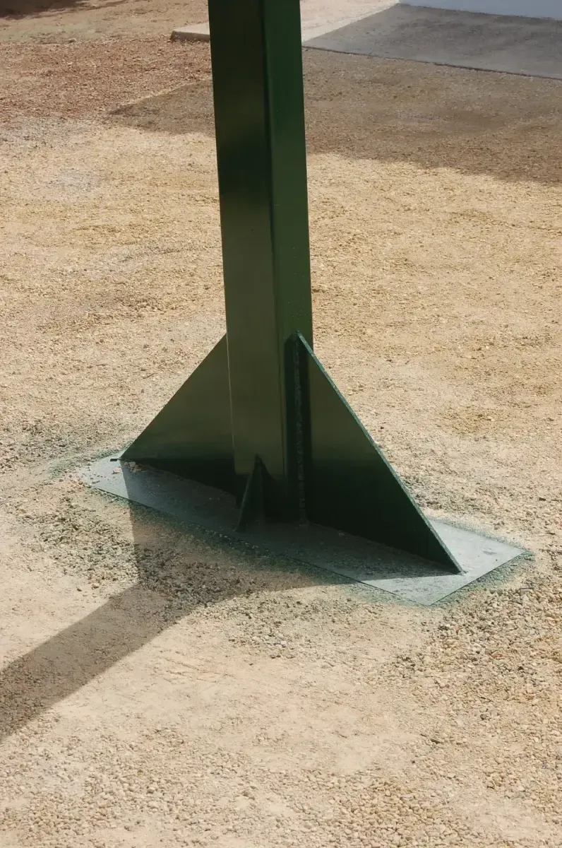 Construcción y colocación de pérgola para aparcamiento privado