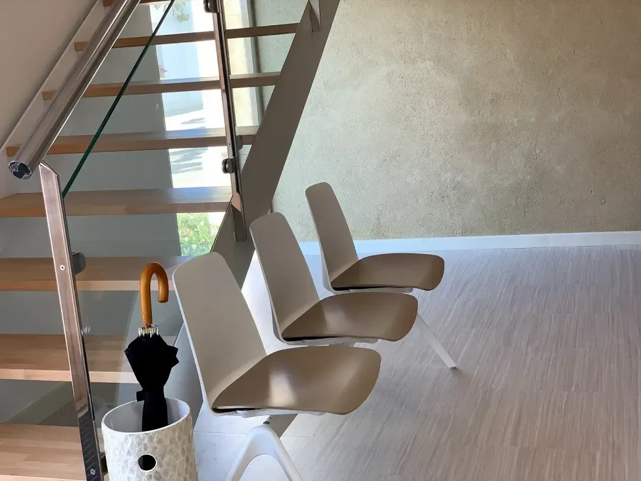 Construcción de escalera y barandillas