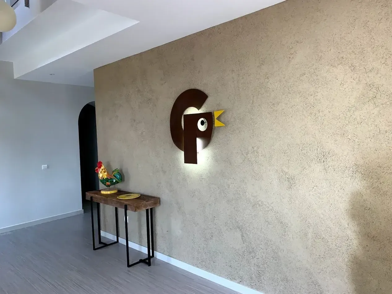 Diseño, construcción y colocación de rotulo personalizado