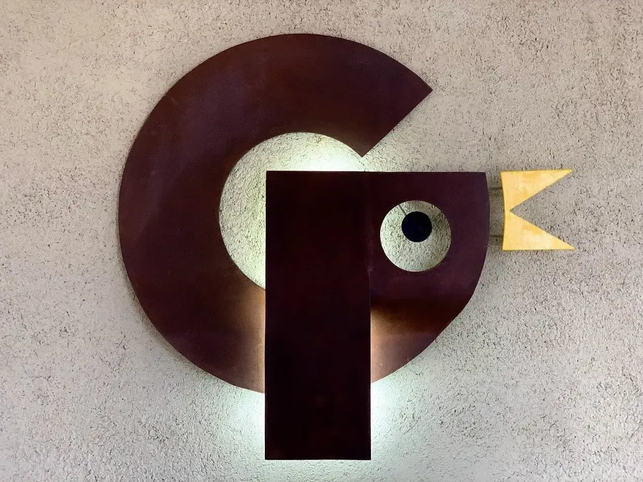 Diseño, construcción y colocación de rotulo personalizado