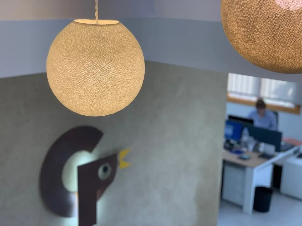 Diseño, construcción y colocación de rotulo personalizado