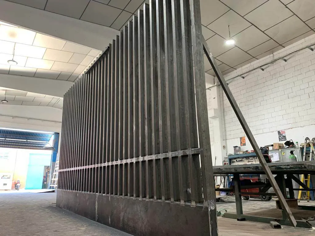 Fabricación y colocación de puerta en el museo Macba de Barcelona