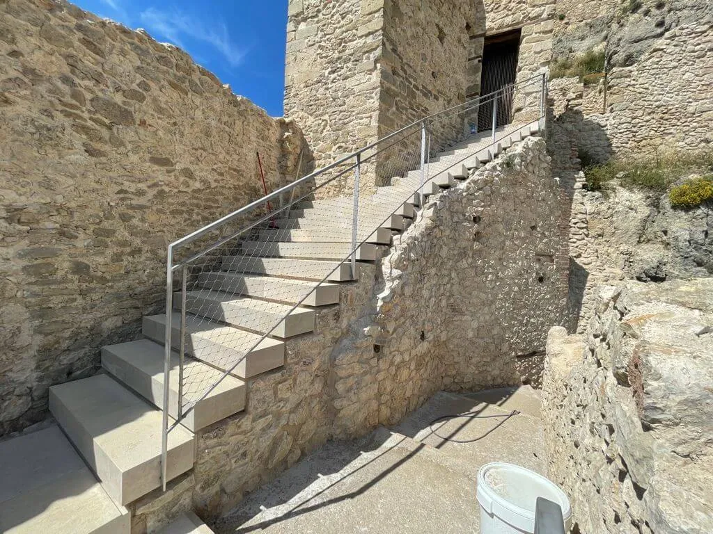 Fabricación de vallados y puertas de diseño en el castillo de Morella