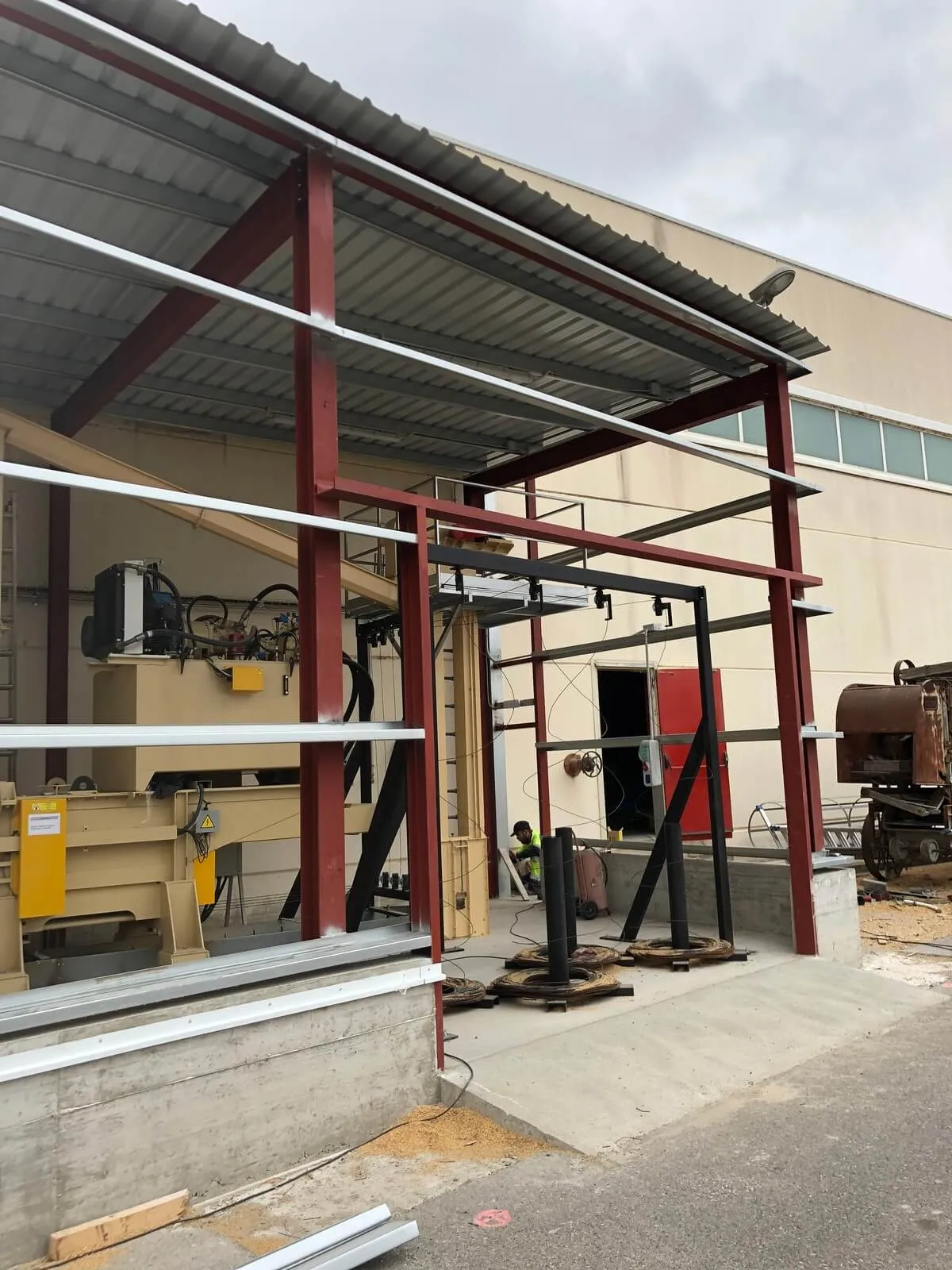 Construcción de estructura y fachada para nave industrial