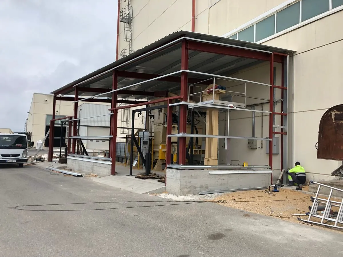 Construcción de estructura y fachada para nave industrial