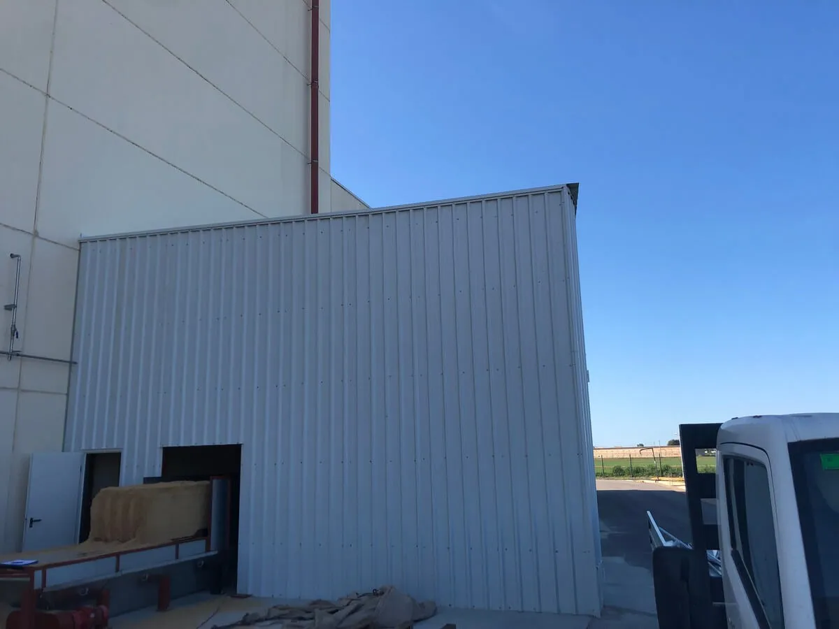 Construcción de estructura y fachada para nave industrial