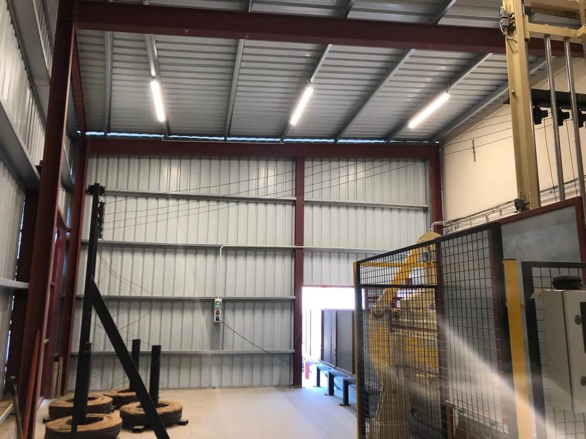 Construcción de estructura y fachada para nave industrial