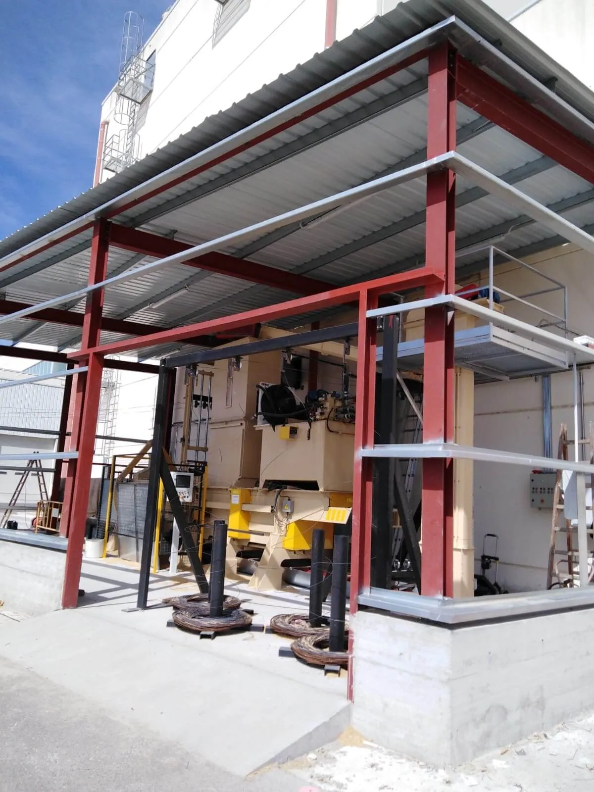 Construcción de estructura y fachada para nave industrial